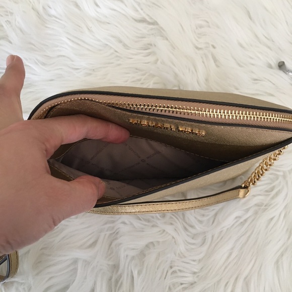 Final sale ✨Michael Kors Emmy gold crossbody bag - Picture 6 of 8